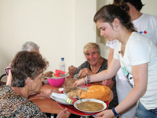 Discover Armenia Participant Helping elder people in the Soup Kitchen